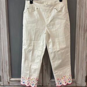 Lulu-B White Cropped Pants with Embroidery